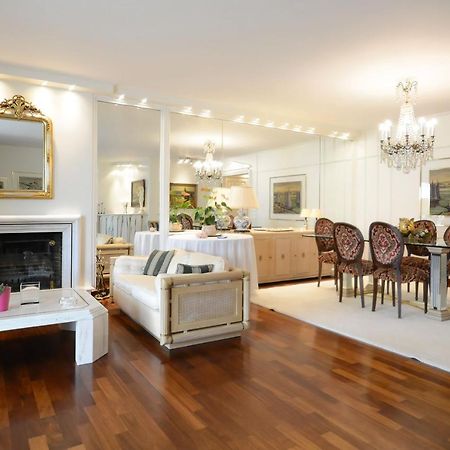 Luxury Apartment Demokratias Atene Esterno foto