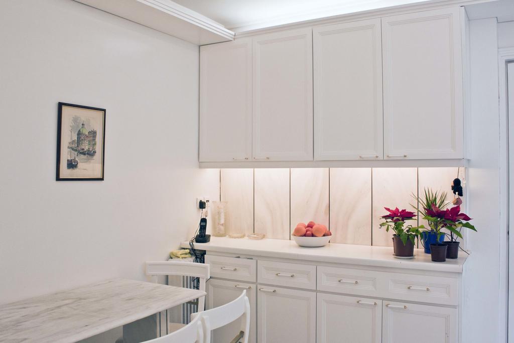 Luxury Apartment Demokratias Atene Esterno foto
